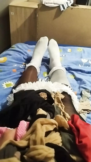 I steal my stepsisters nylons stockings and pantyhose,knickers and frilly socks and masturbate with them