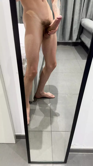 Very horny I want to cum in a big ass