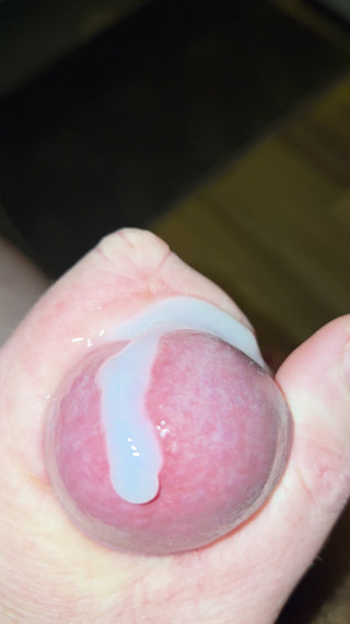 Sunday stroke session ends in creamy load
