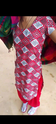 Ghar me jakar kiss kiya bhabhi Ko gao ke ladke ne