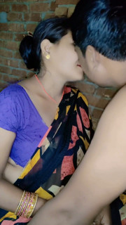 Desi Married Girlfriend in Saree Was Fucked Hard by Boyfriend in Hindi Audio