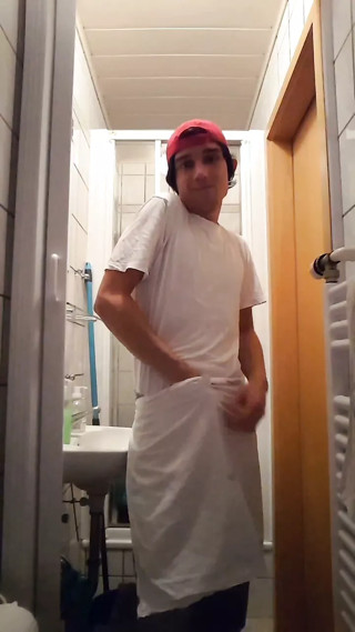 I piss in pastry chef's clothes