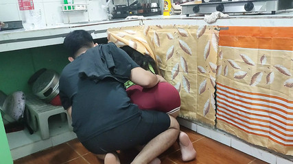 ASIAN MILF GOT STOCK AT THE KITCHEN AND HIS HELPER WENT FOR HELP
