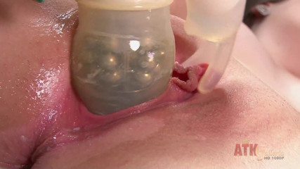 Jamie Hendrix Masturbates Sloppy Wet Shaved Pussy With Vibrator &amp; Rubs Pink Clit to Orgasm