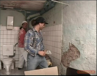 Geile Fickschlampe Wird Von Zwei Kerlen Drangenommen (bu)