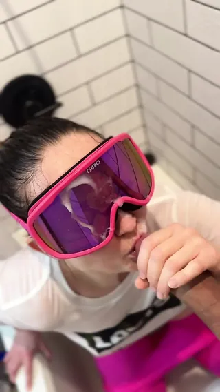 DICKFLASH bathroom adventure : part 2 cum on face