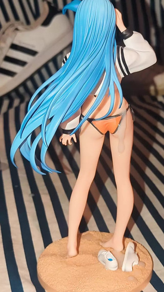 SoF: Minah's swimsuit bottom and feet