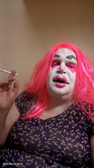 An intro of sorts and a clown girl and her toys... thumbnail