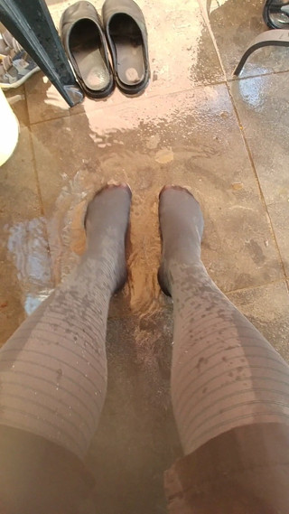 Play in water in pantyhose