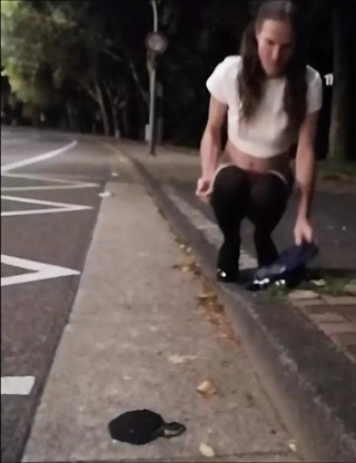 Schoolgirl Bella cums out on the street late at night