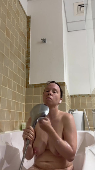 Hot Teen Soaped up and Shaved
