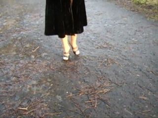 Toeless pantyhose worn outdoors (Scotland)