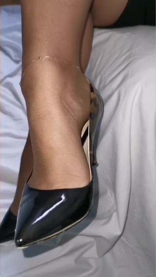 Pantyhose foot fetish
