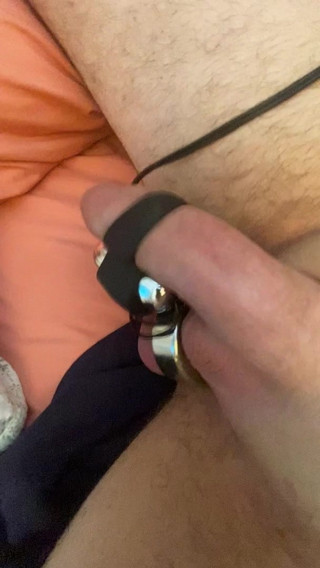 Vibrating cock ring