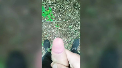 wank cruise. jerking off quickly in the woods until step mom sees