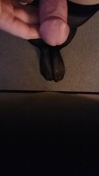 Cumming on my feet in thigh highs