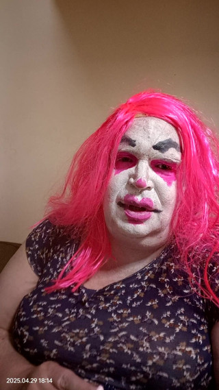 Femme TV clown smokes and gives jerk off instruction thumbnail