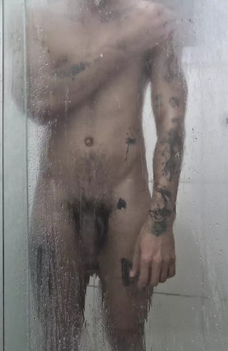 Jerking off to the shower