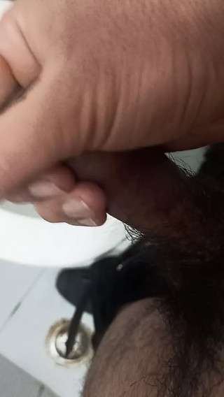 Office ke bathroom mai Horney loda se nikala maal desi loda