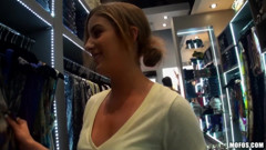 I Know That Girl - Katie King Gives Some Changing Room Head