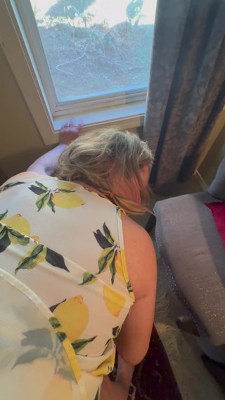 Mature Bonemaiden Pulls Her Skirt up and Masturbates