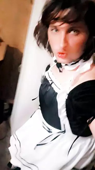 Hot shemale fucks her bussy with purple cock