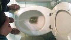 piss in bath