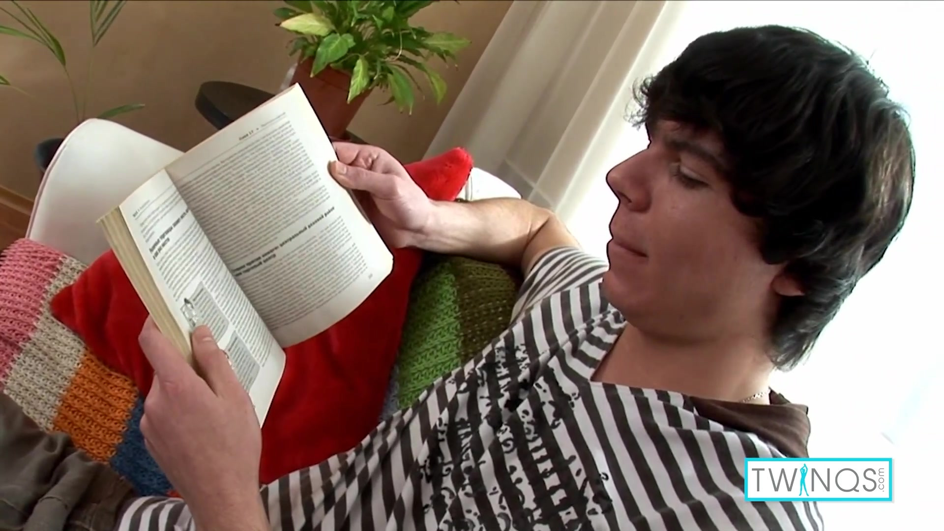 Cute Dominic G And Kevin A Soft Kisses To Warm Abs Finish!