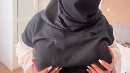 Algerian aunty with big tits in hijab