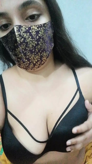 PAKISTANI HOT GIRL BOOBS SHOW