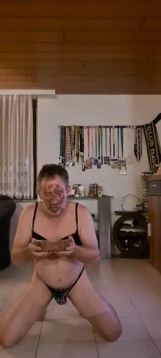 Dirty Pig pour chocolate pudding in my face thumbnail