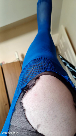 Tights (pantyhose) ripping and slicing thumbnail