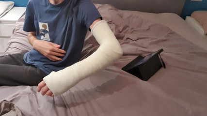 Long Arm Cast -  Masturbation ejaculation - BIG Dick - Cast fetish - Platre au platre