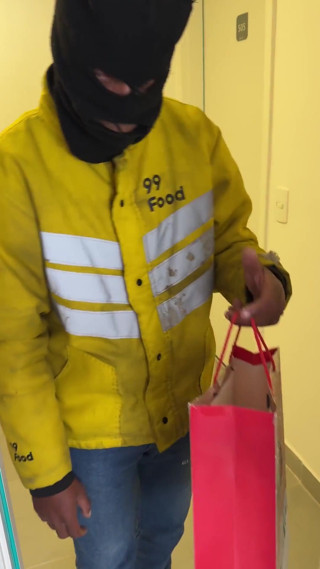 Ifood Delivery Driver Ate the Trans Woman's Ass thumbnail