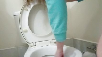 It's about time to have my vagina hair-free, let me show you how I shave i