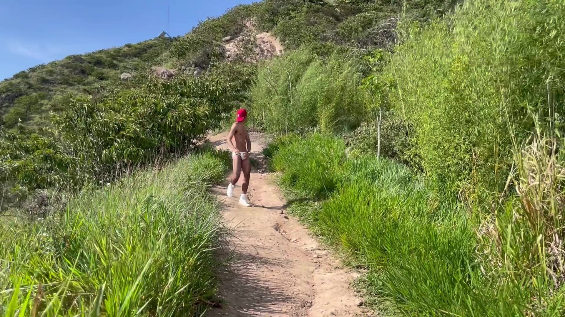 I get naked and masturbate in the middle of the mountain