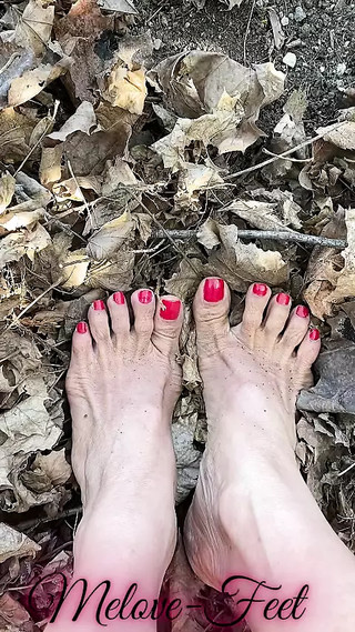 Melove Sexy Small Feet with Red Toe Nails in Leaves