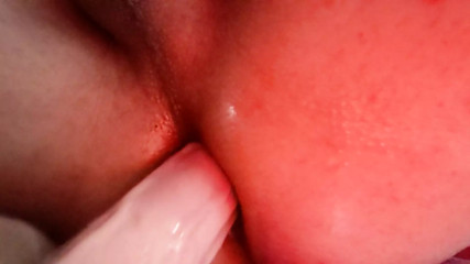 fucking her slut ass with a huge dildo stuned trans slut