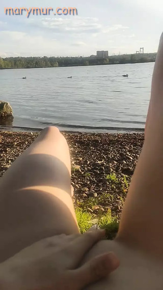 beauty naked resting in the countryside OF LEAK