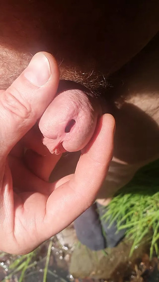 Ich spritze mein Sperma in eine Pfuetze - Cumshot