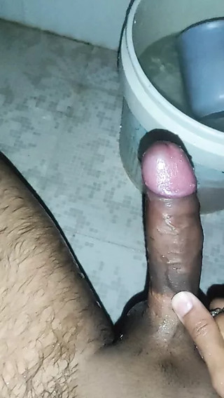 Blow job in bathroom - Desi Lund