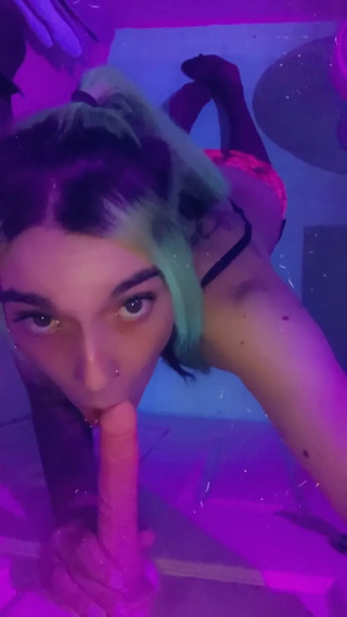 Nightclub Carmen Mentionin fingering and sucking thumbnail