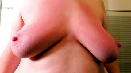 Girl torture game – Target: swollen labia and tits
