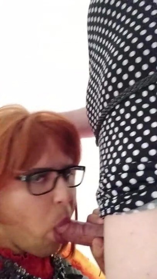 Liza makes blowjob and swallows