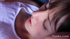 Yanks babe Keilyn clit play