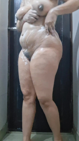 Riya 18+ teen take  bath video leak indian girl