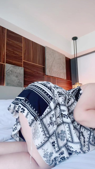 Young aunty smooth body seductive pose