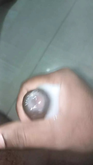 Kisi ki yad mein Muth maarte hue video banai