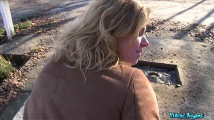 Public Agent, Grateful Babe shows her Gratitude with a Suck