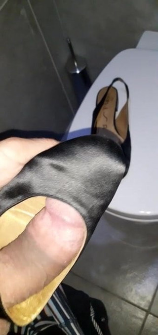 COLLEAGUE'S SLINGBACKS FLATS AT WORK